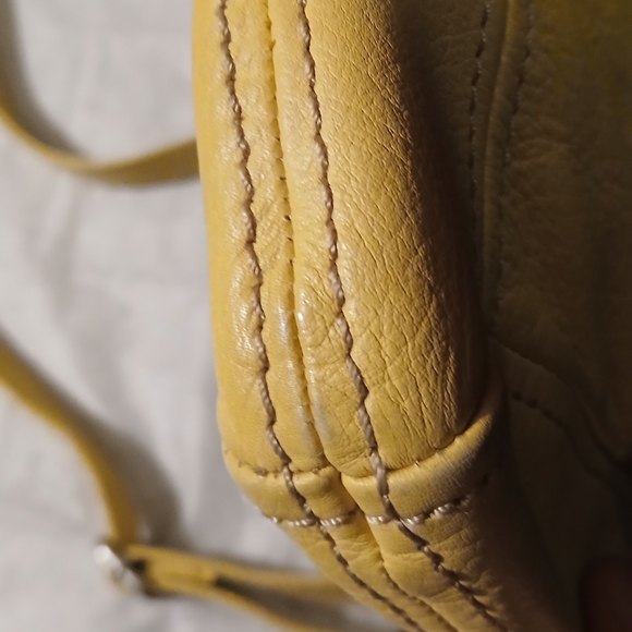 Fossil Yellow Leather Crossbody Bag Key Charm Zip Pockets - Picture 6 of 7